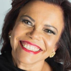 Docente Vilma Natividades Doctorado en Cicatrización, un Magister en Cirugía Plástica Reconstructiva Med Academy